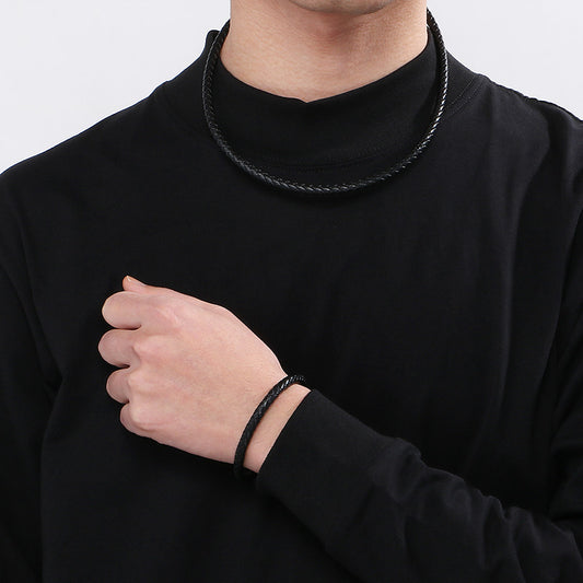 Schlichte schwarze Lederkette